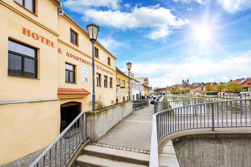 Hotel & Apartments U Cerneho Orla Trebic Exterior photo