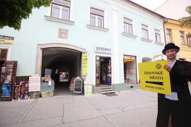 Hotel & Apartments U Cerneho Orla Trebic Exterior photo